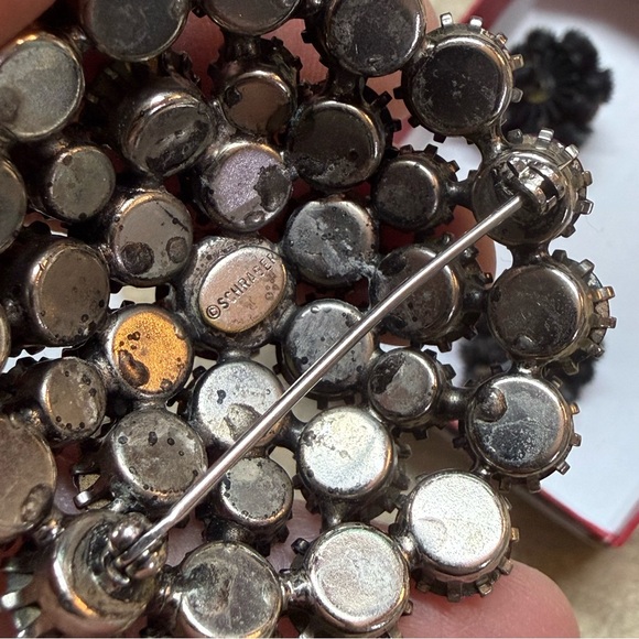 SCHRAGER Vintage Brooch & Clip Earrings Set - Picture 4 of 4